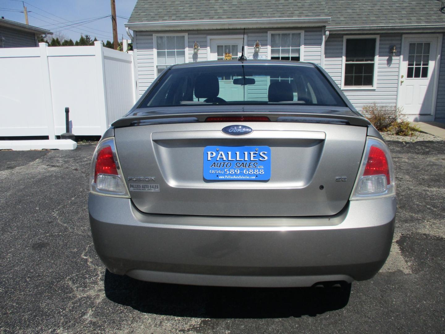 2009 SILVER Ford Fusion I4 SE (3FAHP07Z19R) with an 2.3L L4 DOHC 16V engine, AUTOMATIC transmission, located at 540a Delsea Drive, Sewell, NJ, 08080, (856) 589-6888, 39.752560, -75.111206 - Photo#4